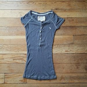 Ambercrombie & Finch grey button down top